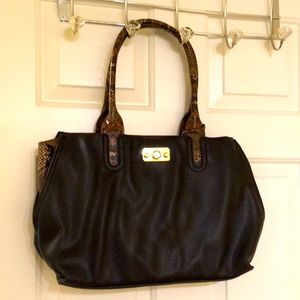 London fog black and snake bag